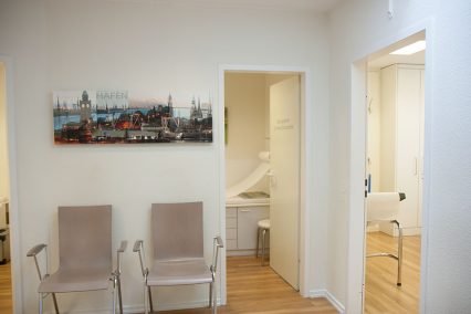 flur mit Blick in Sonographie